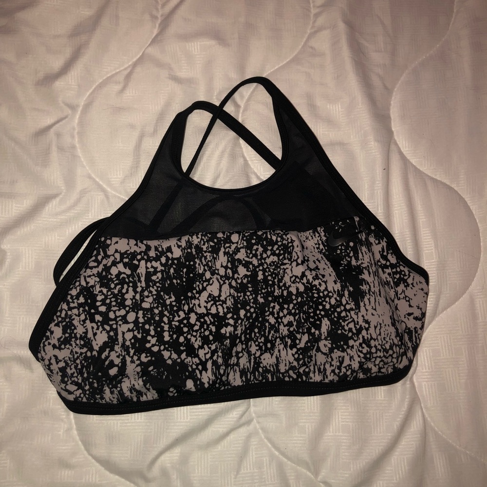 Women’s Nike swim top/ bra NWT